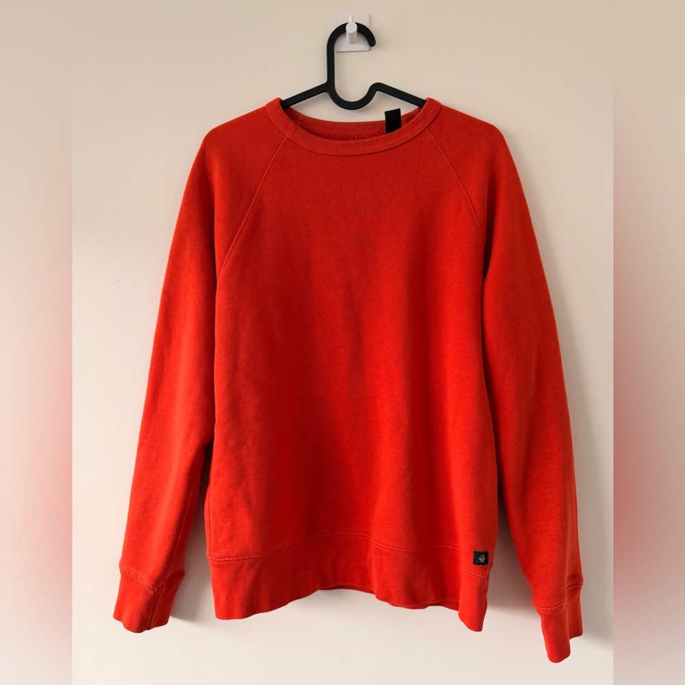 Docker’s Classic Fit Crewneck Sweatshirt